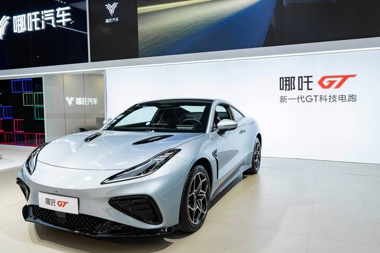 重庆148哪吒汽车在智能汽车领域的表现，领途汽车在新能源汽车市场中的影响力